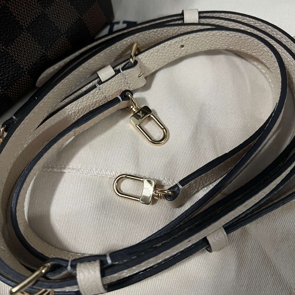Louis Vuitton Clapton - Picture 6 of 12